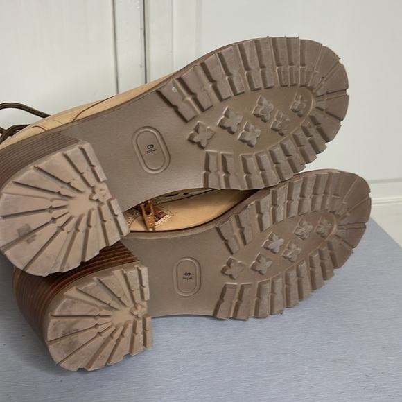 Seychelles Women's Irresistible Combat Boot Tan Size 8.5 Lace Up Stacked Heel - Picture 9 of 9